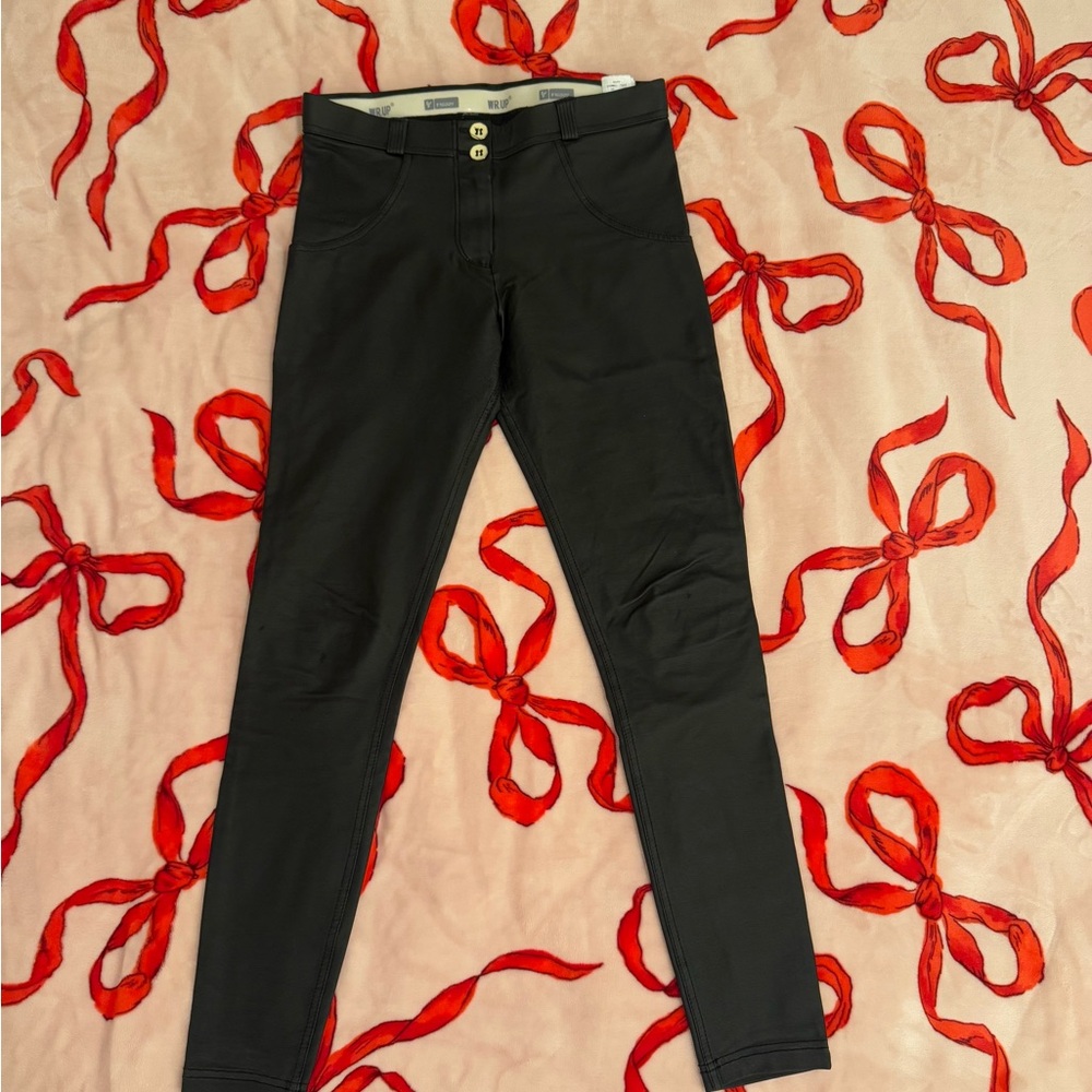 Black High-Waisted Skinny Pants